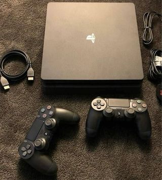 PS4 (PlayStation 4) Negra + Mandos y Cables