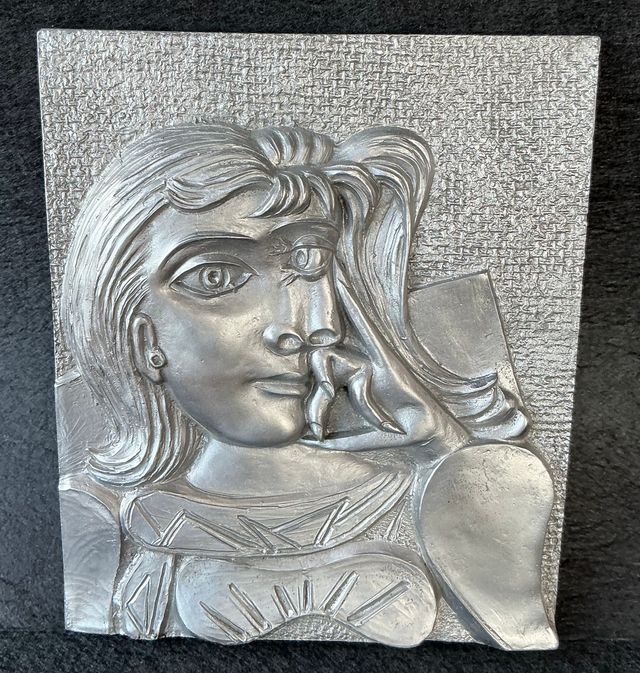Bassorilievo Dora Maar (Picasso)in peltro vintage