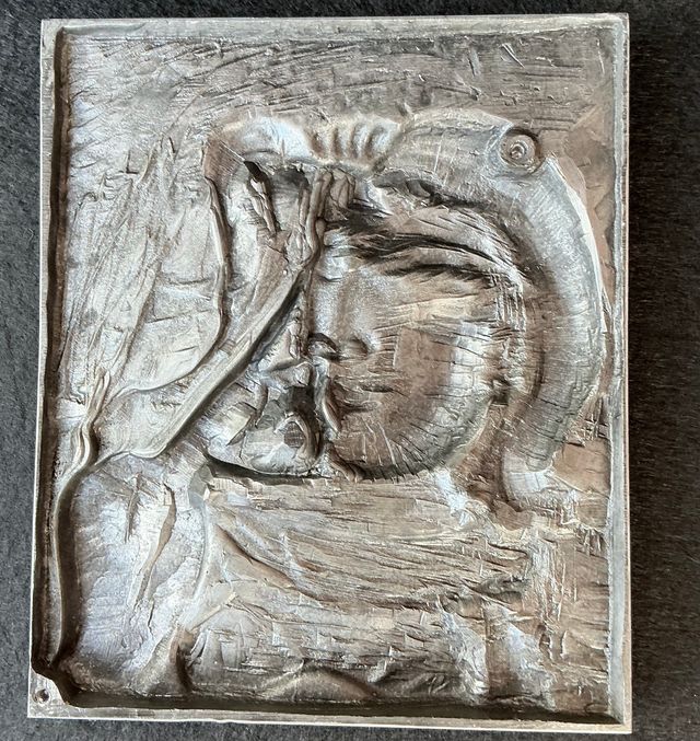 Bassorilievo Dora Maar (Picasso)in peltro vintage