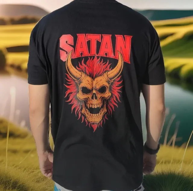 Camiseta Negra Estampada Satan y Berserk