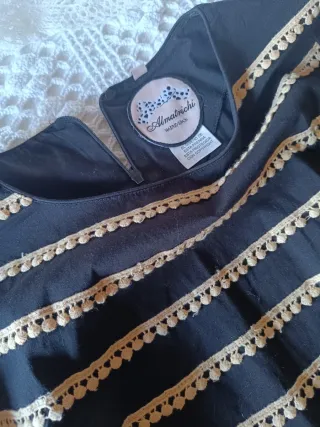 Vestido negro con detalles de puntilla. Precioso 