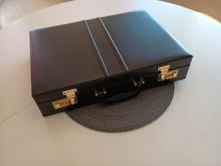 Maletín con cierre seguridad combinación numérica