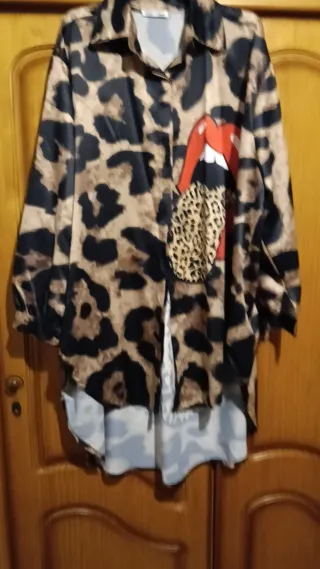 Camisa animal print con labios