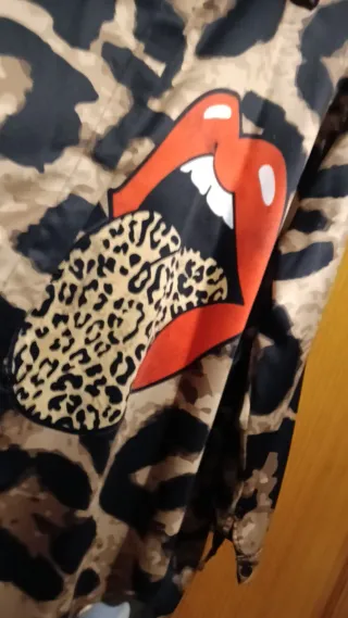 Camisa animal print con labios