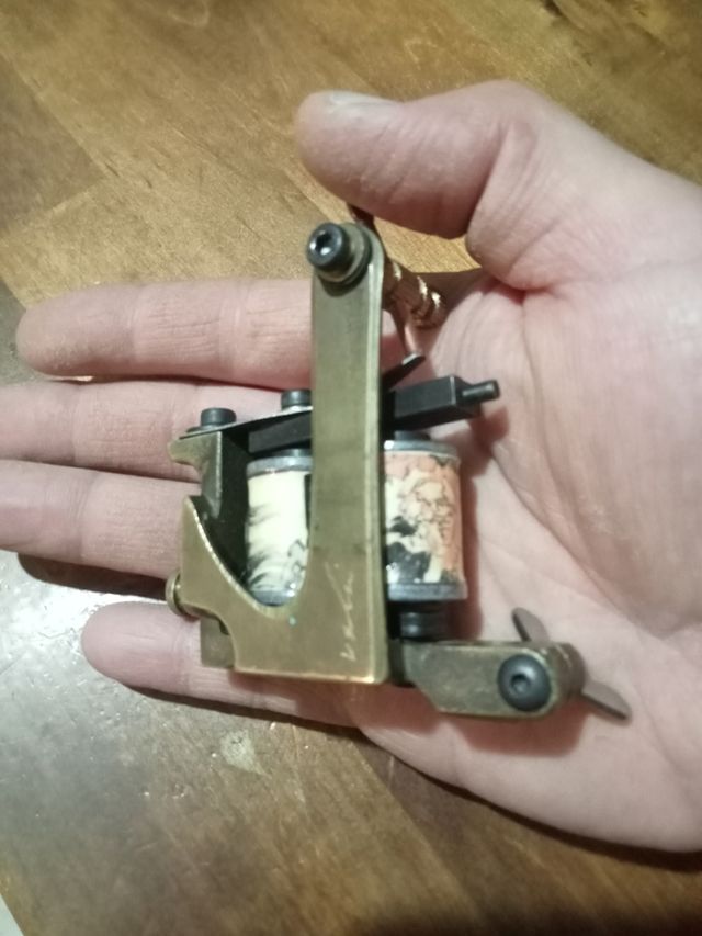 Máquina de tatuar japonesa