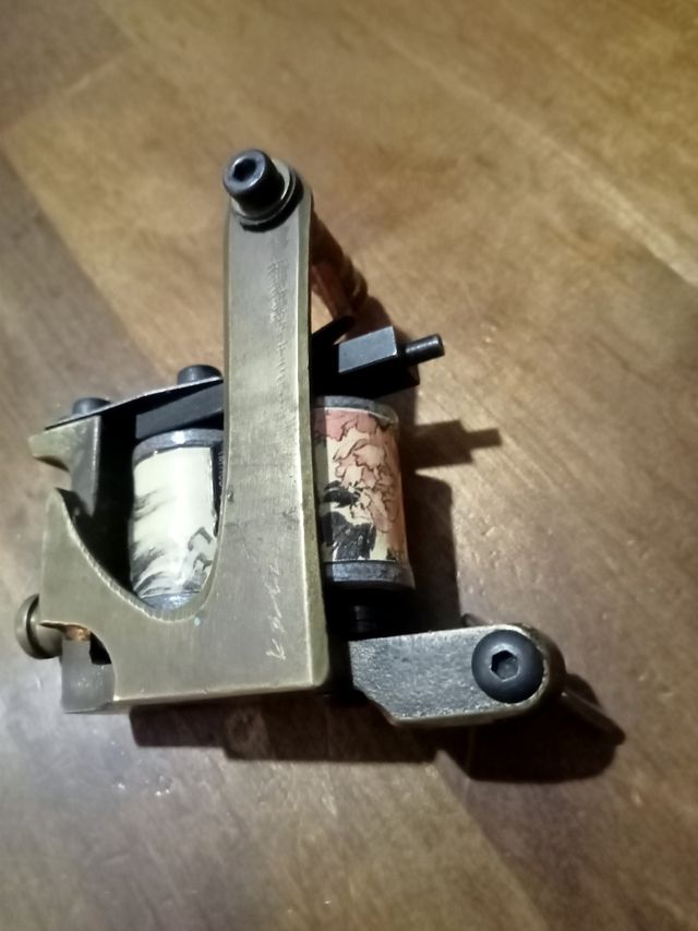 Máquina de tatuar japonesa