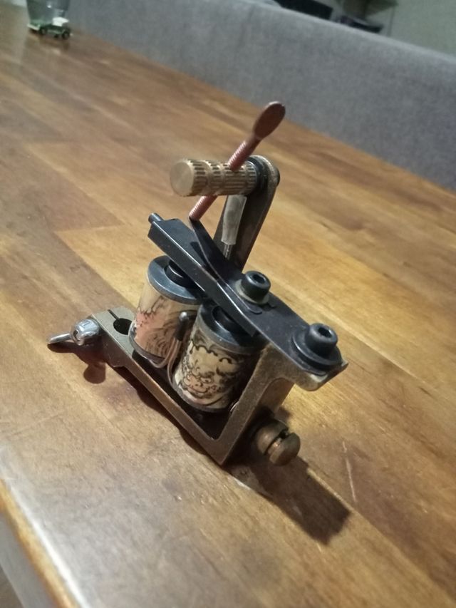 Máquina de tatuar japonesa