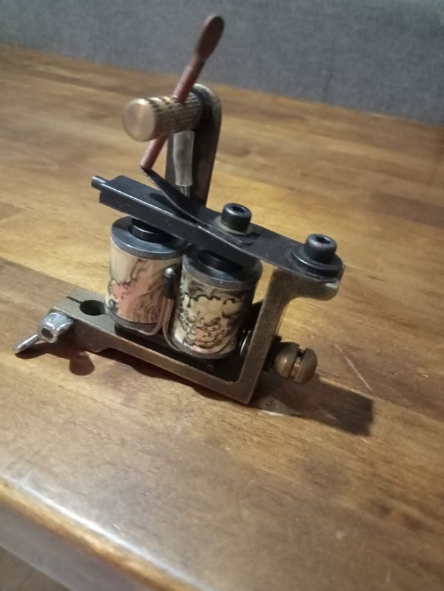 Máquina de tatuar japonesa