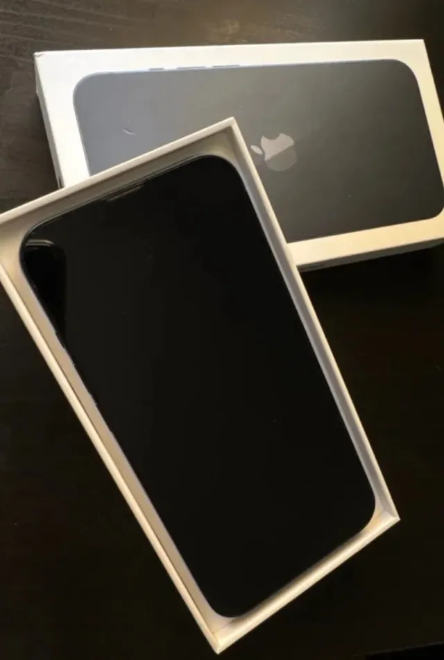 iPhone 13 128GB Negro Caja y Cargador