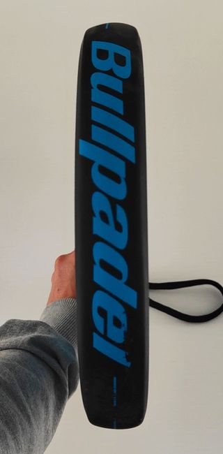 Pala de pádel Bullpadel Black Dragon 2.0 reparada