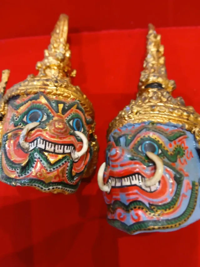 Cabezas Chinas Decorativas Doradas