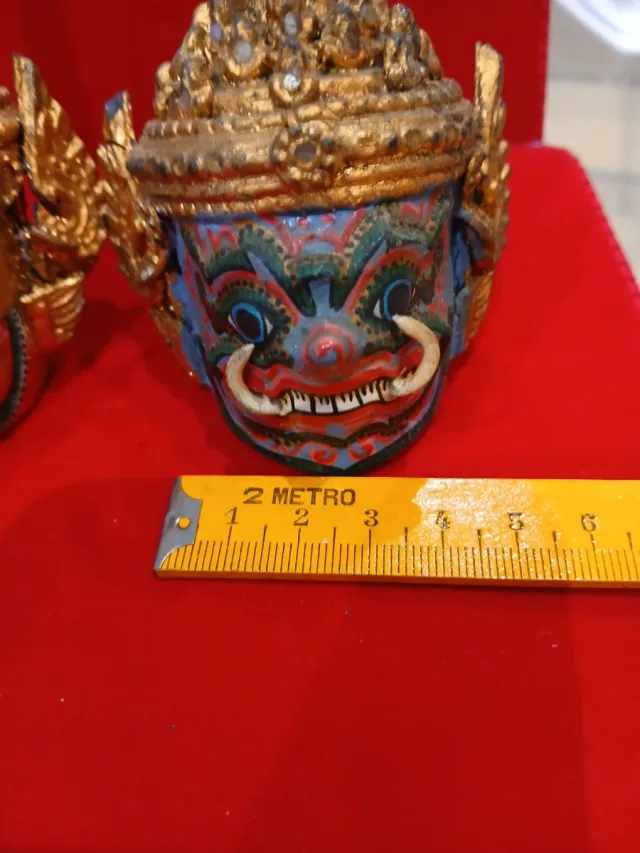 Cabezas Chinas Decorativas Doradas