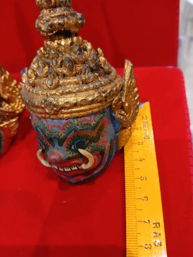 Cabezas Chinas Decorativas Doradas