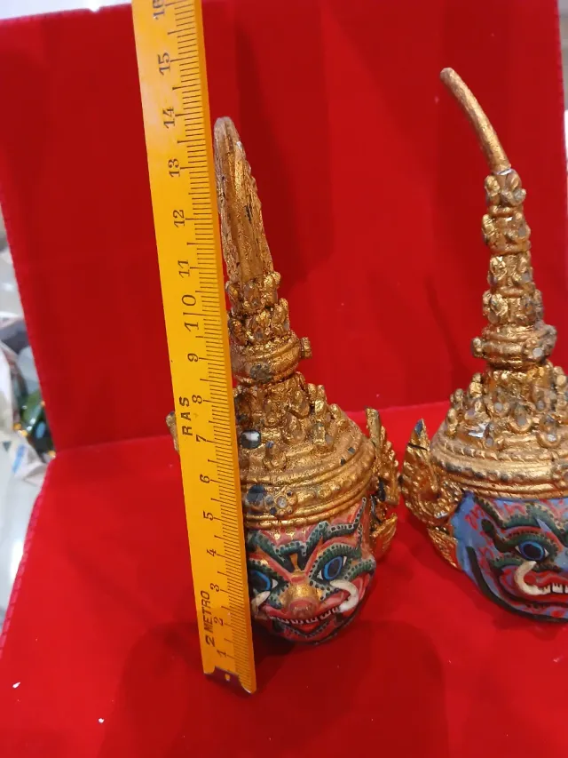 Cabezas Chinas Decorativas Doradas