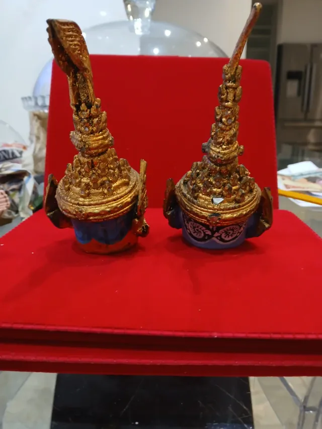 Cabezas Chinas Decorativas Doradas