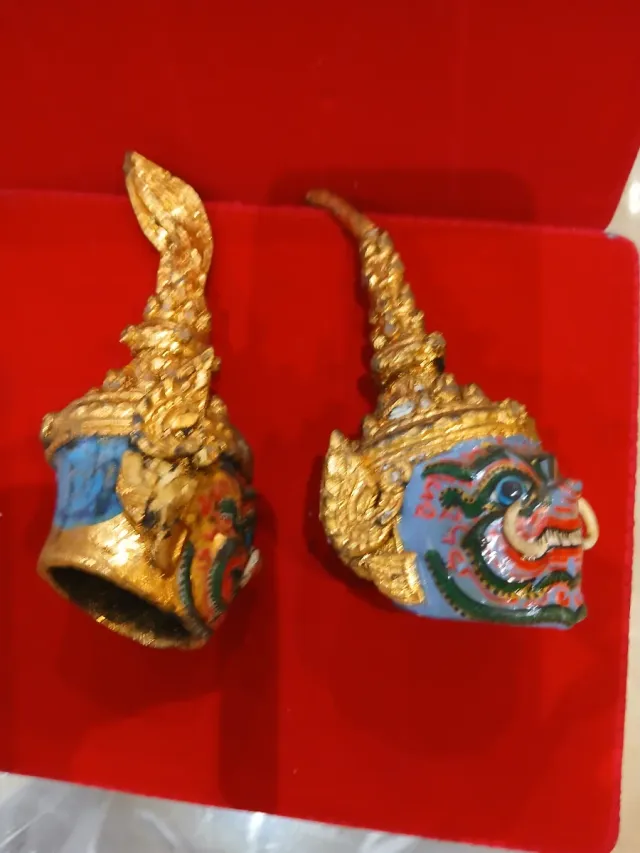 Cabezas Chinas Decorativas Doradas