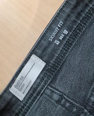 Pantalón corto vaquero Bershka negro desgastado