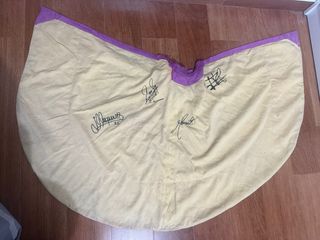Capote de torero firmado por morante de la puebla 