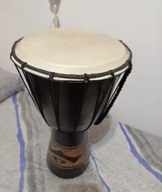 Tambor africano artesanal
42x22cm
