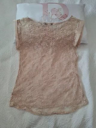 Camiseta Bershka encaje beige elegante
