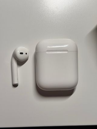 AirPods 2ª Gen (izquierdo + estuche)