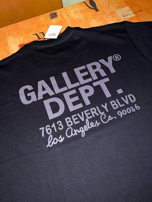 Camiseta Gallery Dept. Negra