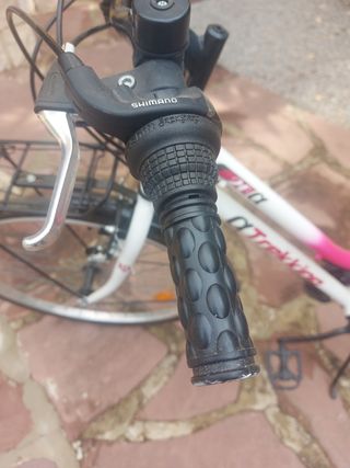 Bicicleta marca Trek de Trekking Niña Rosa y Blanc