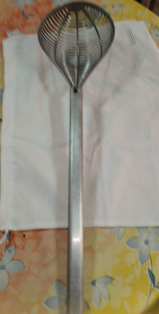 Mestolo per pomodori in metallo