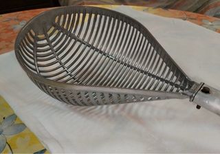 Mestolo per pomodori in metallo