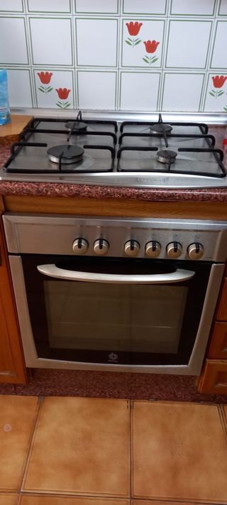 Conjunto Horno Eléctrico y Encimera Gas