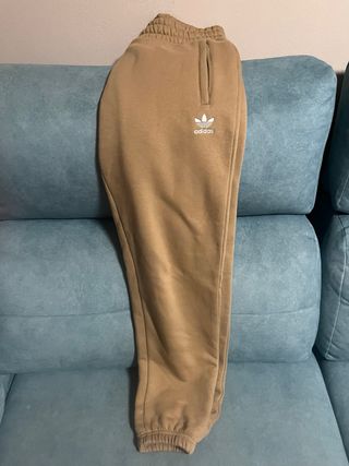 Pantalón chándal Adidas marrón