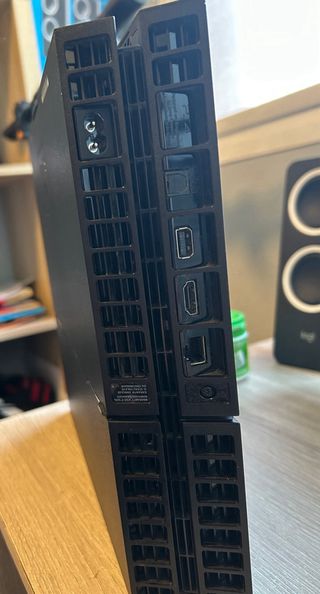 PS4 Negra 500GB + 3 mandos + juegos y accesorios 