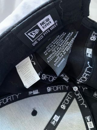 Gorra NY New Era 9FORTY Negra y Fucsia