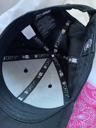 Gorra NY New Era 9FORTY Negra y Fucsia
