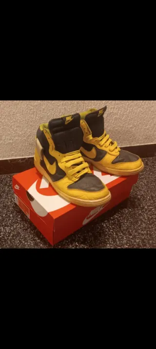 Zapatillas Nike Dunk High Negras y Amarillas