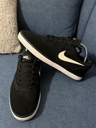 Nike SB Talla 42 Negras Blancas