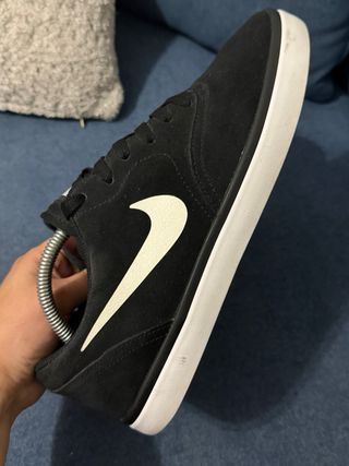 Nike SB Talla 42 Negras Blancas