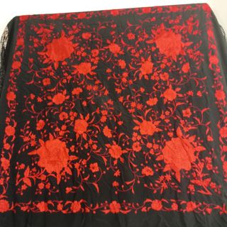 MANTÓN DE MANILA DE SEDA BORDADA INDUMENTARIA 