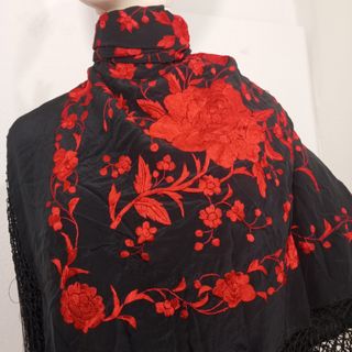 MANTÓN DE MANILA DE SEDA BORDADA INDUMENTARIA 