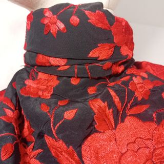 MANTÓN DE MANILA DE SEDA BORDADA INDUMENTARIA 