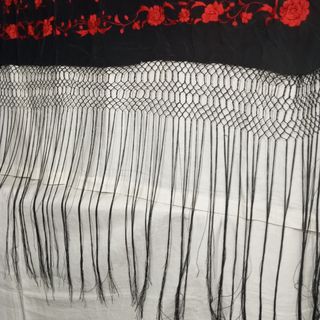 MANTÓN DE MANILA DE SEDA BORDADA INDUMENTARIA 