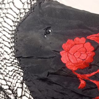 MANTÓN DE MANILA DE SEDA BORDADA INDUMENTARIA 