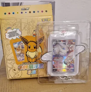 Carta Pokémon Eevee y Mothim