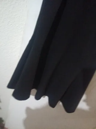 Vestido negro con ondulaciones Talla M