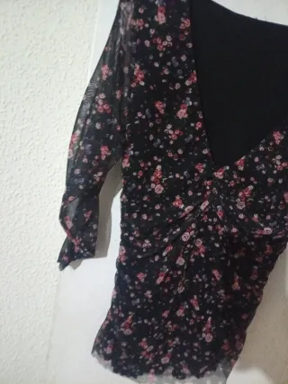 Blusa negra flores rosas manga larga M