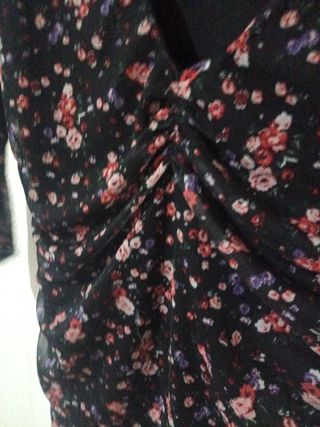 Blusa negra flores rosas manga larga M