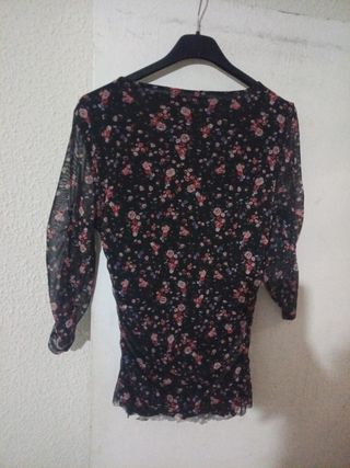 Blusa negra flores rosas manga larga M
