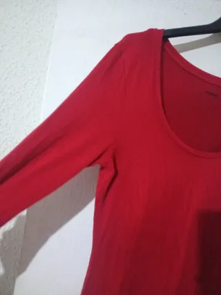 Jersey rojo manga larga elástico talla M
