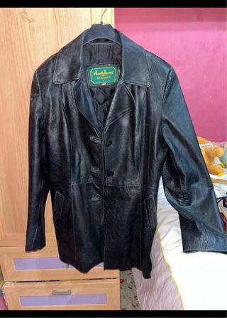 Chaqueta de piel negra