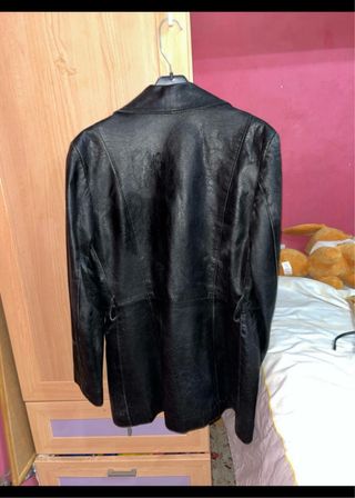 Chaqueta de piel negra